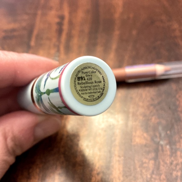 Estée Lauder • Pure Color Envy Lipstick • Full size: 0.12g • Shade: 420 - Picture 4 of 8